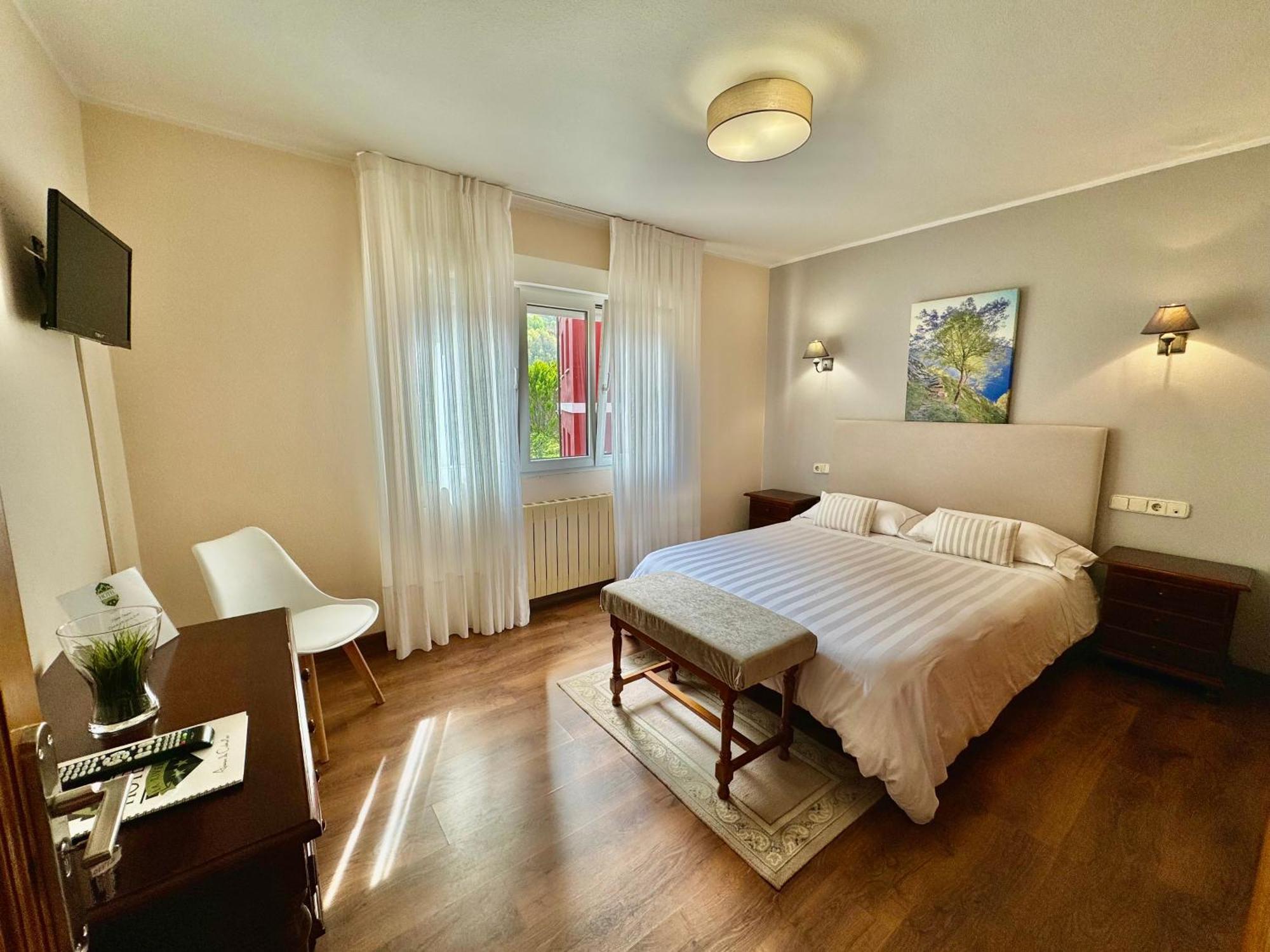 Hotel La Rivera Аренас-де-Кабралес Экстерьер фото