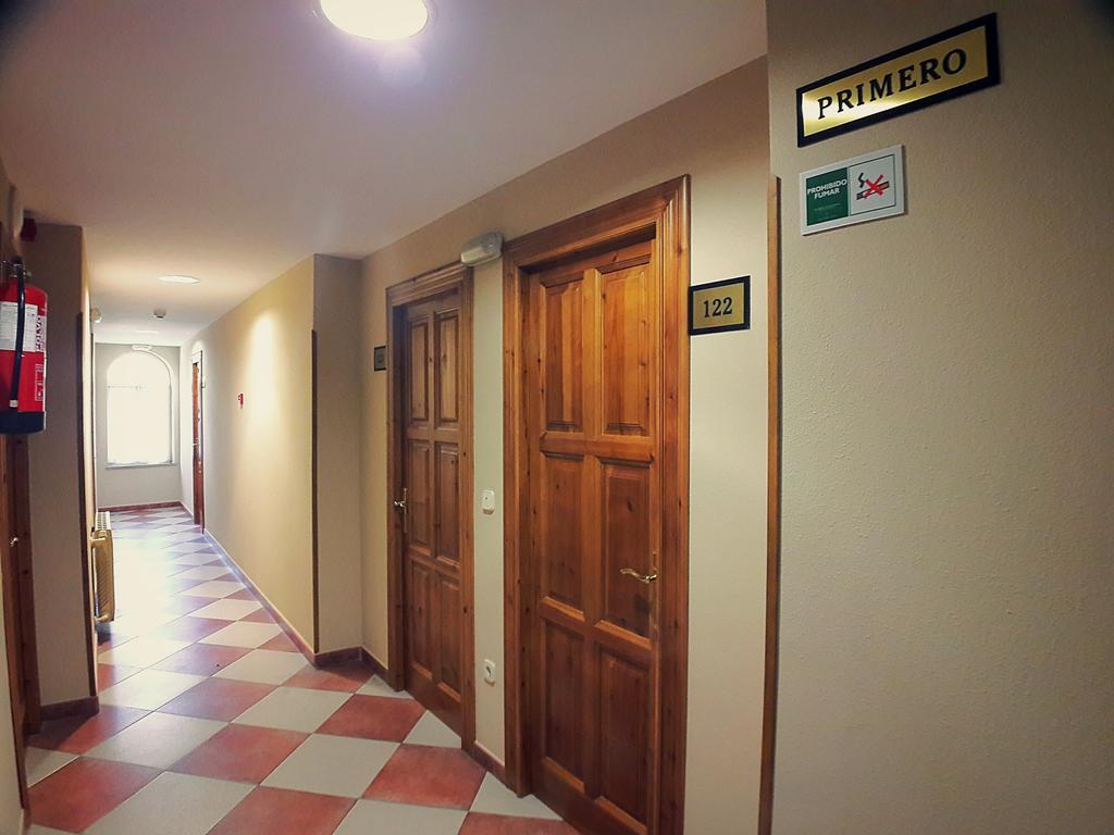 Hotel La Rivera Аренас-де-Кабралес Экстерьер фото